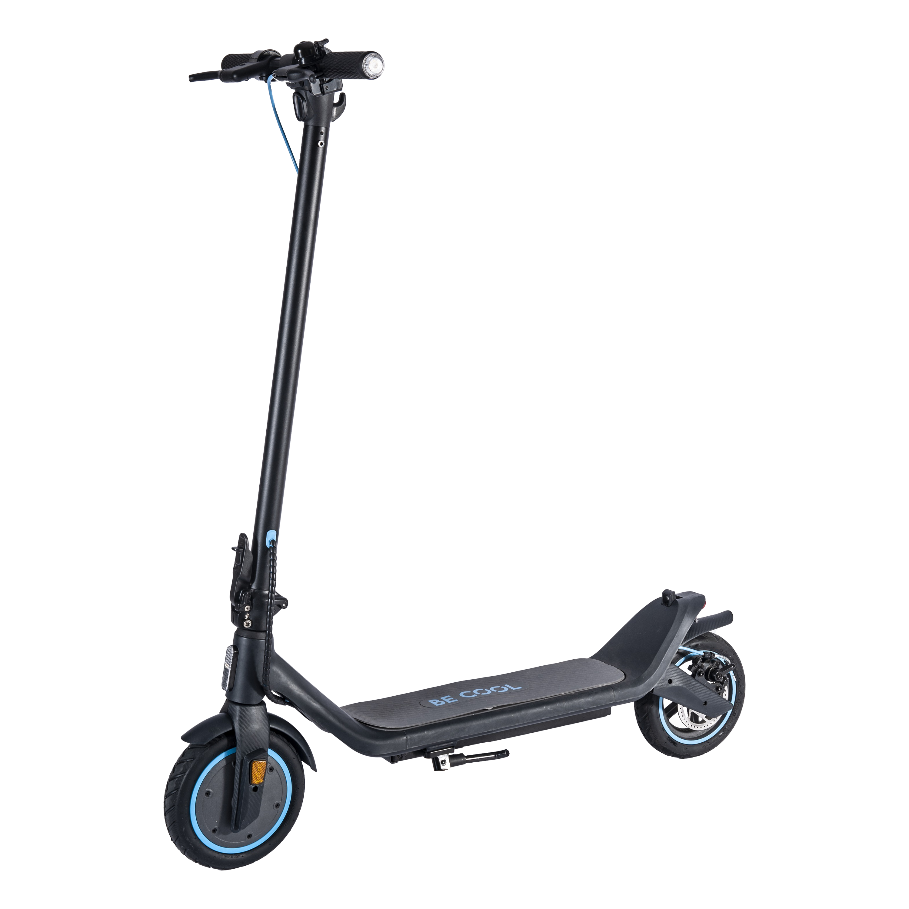 Schwarzer Elektroroller mit blauen Akzenten. Er hat einen langen Stiel und eine Fußablage.