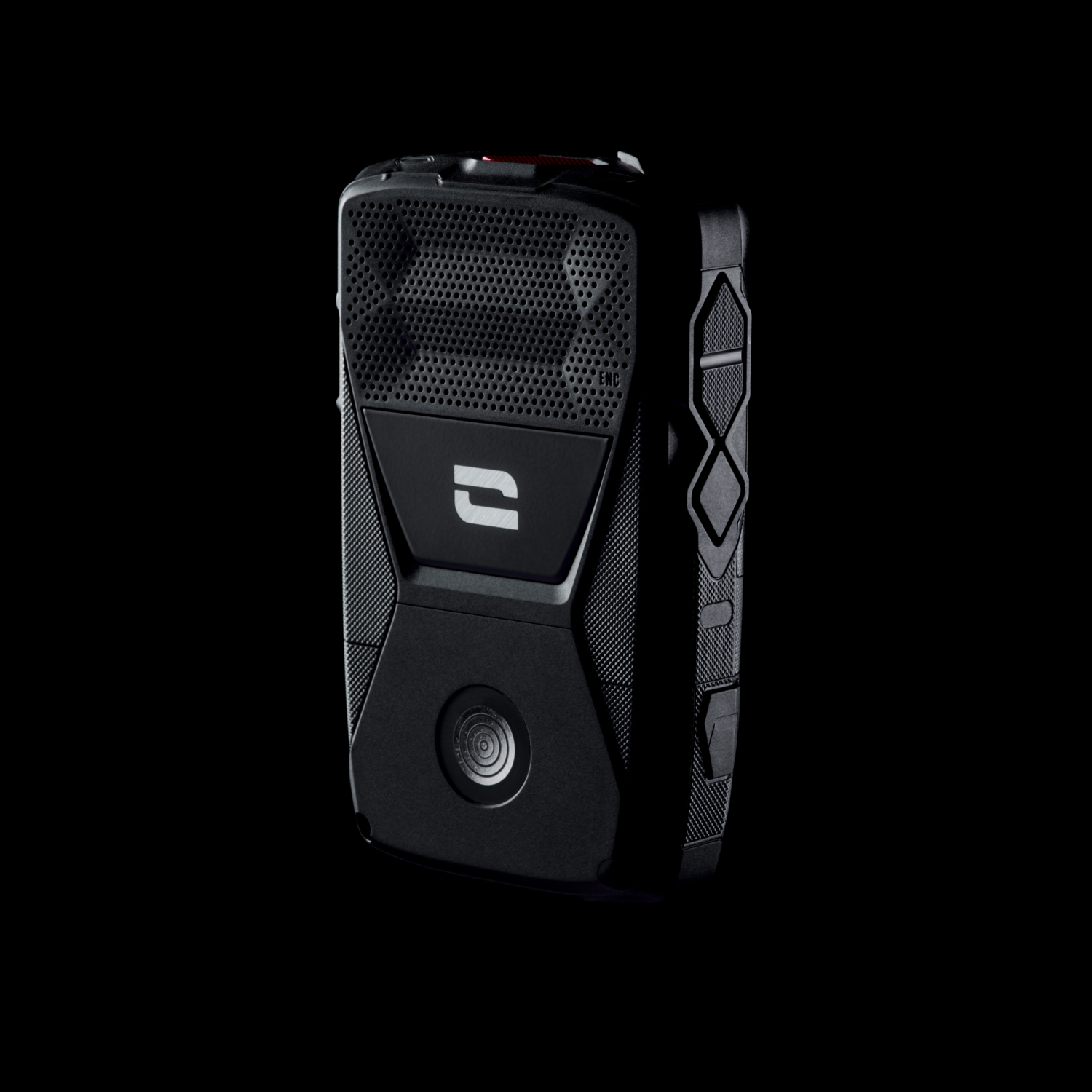 Een zwarte bodycamera met een prominent logo en knoppen.