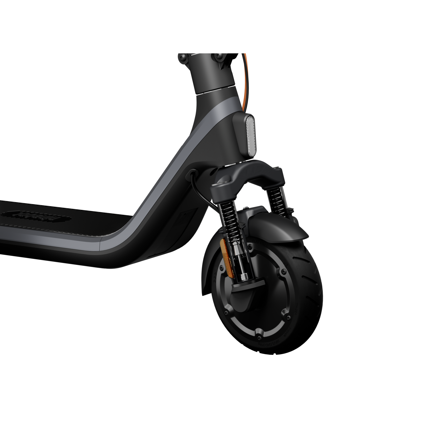 Vooraanzicht van een zwart-grijze elektrische scooter. Focus op het voorwiel.
