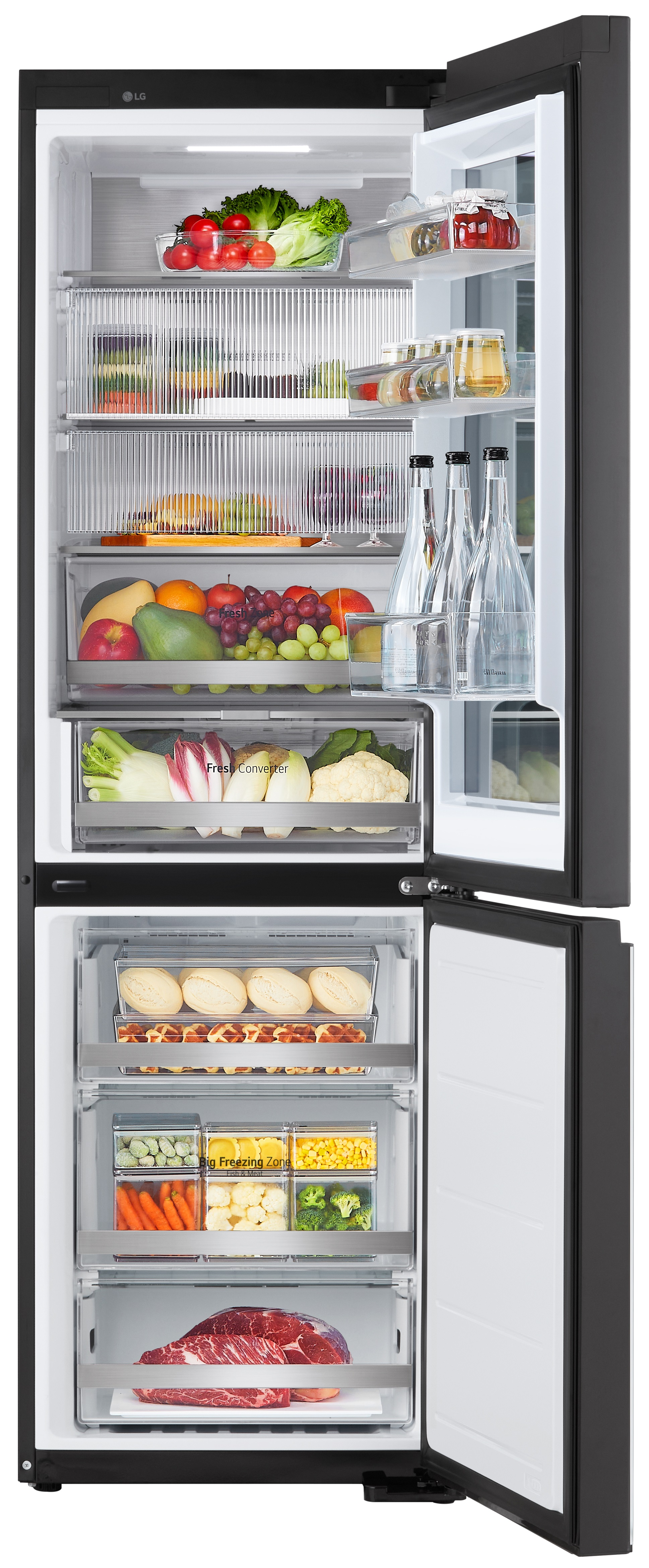 Otwarta lodówka z warzywami, owocami i zamrażalnikiem.