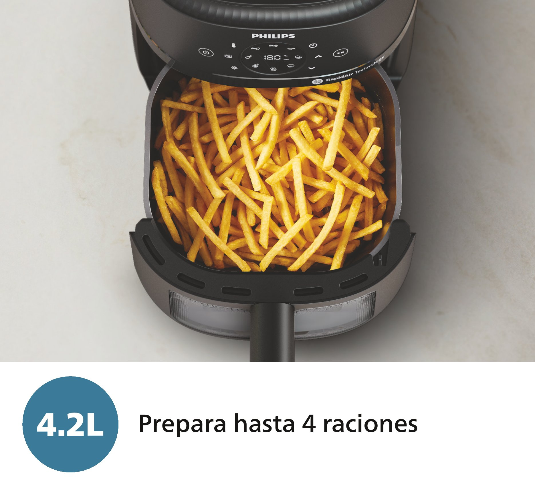 Freidora de aire con papas fritas, texto: Prepara hasta 4 porciones.