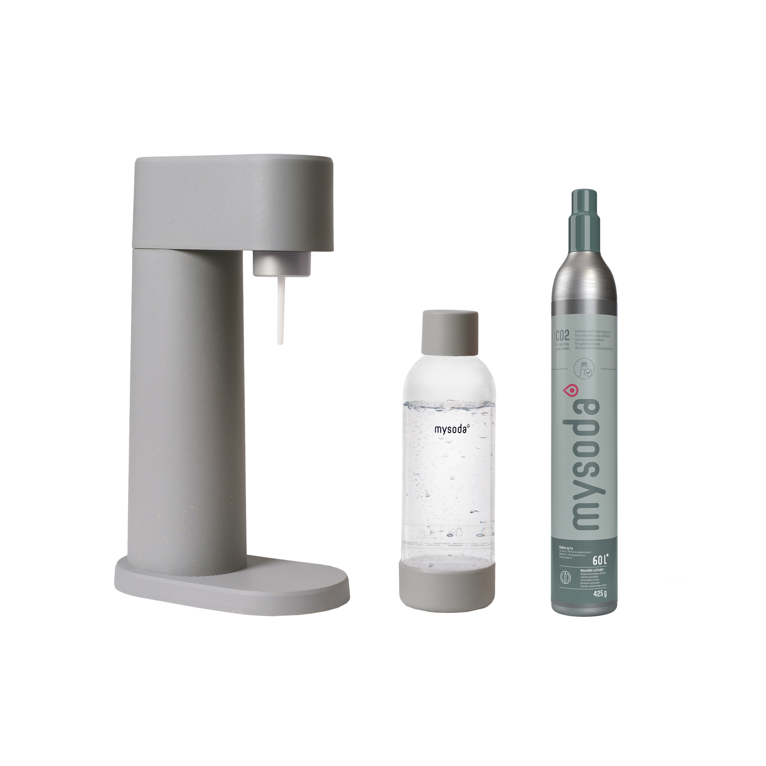 Een grijze sodamaker met een doorzichtige fles en een CO2-cilinder. Alles tegen een witte achtergrond.