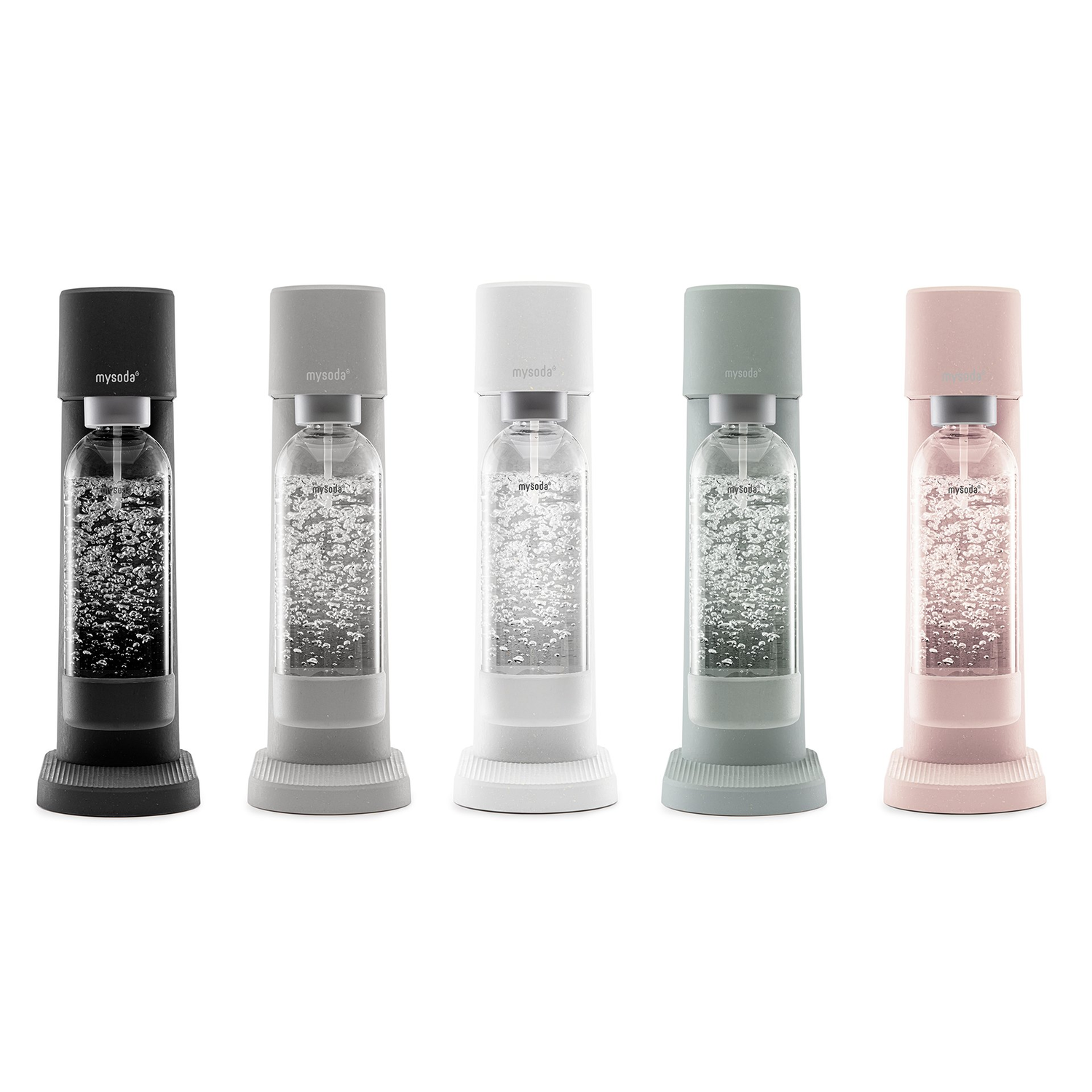 Vijf mysoda sodamakers in verschillende kleuren: zwart, grijs, wit, groen en roze. Witte achtergrond.