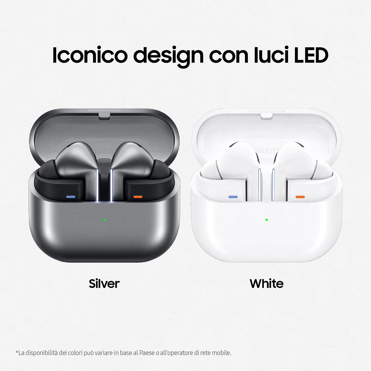 Due set di auricolari wireless nelle loro custodie: argento e bianco, con luci a LED.