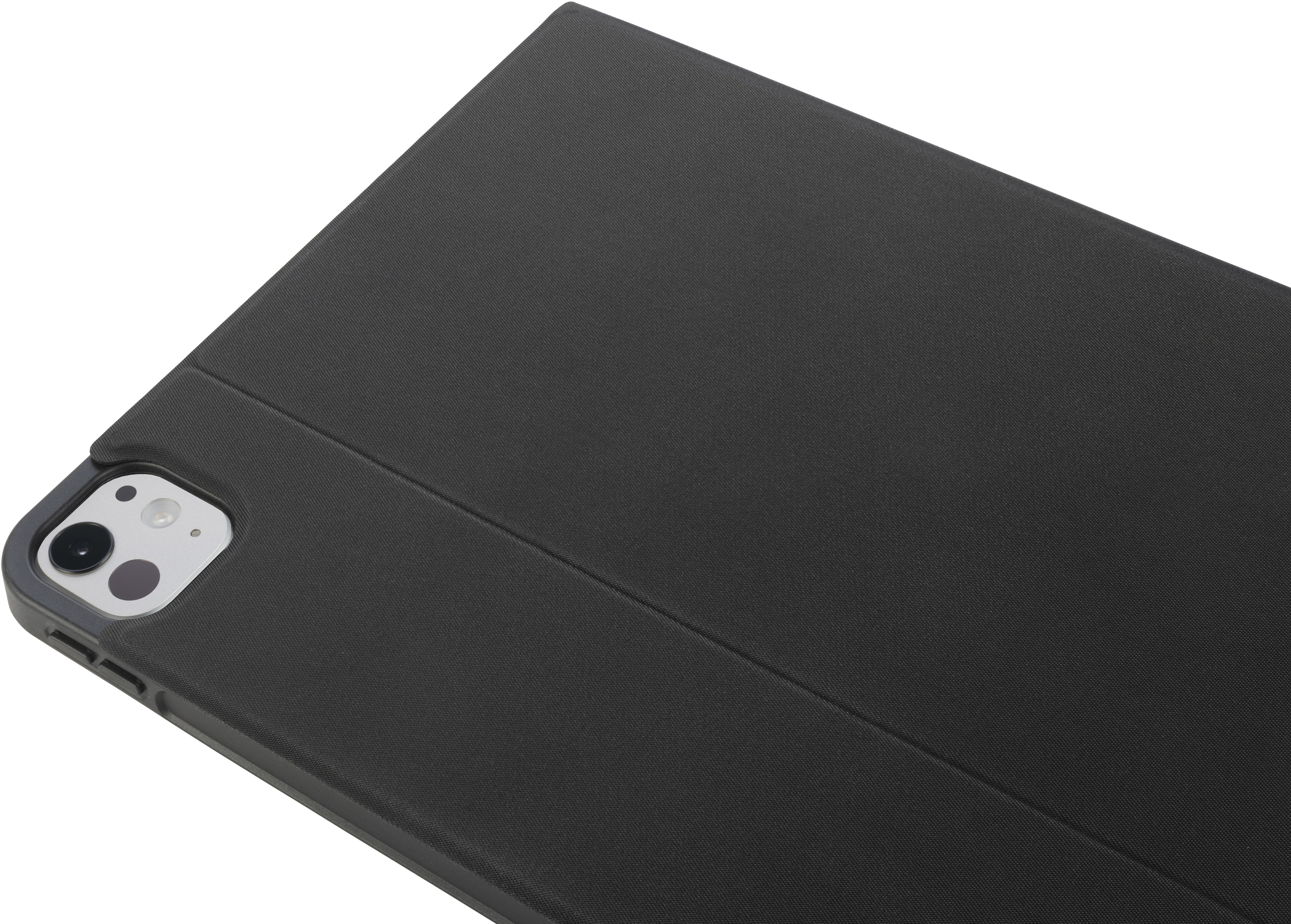 Eine schwarze iPad-Hülle mit einem Kamera- und Sensorausschnitt. Die Hülle ist geschlossen.
