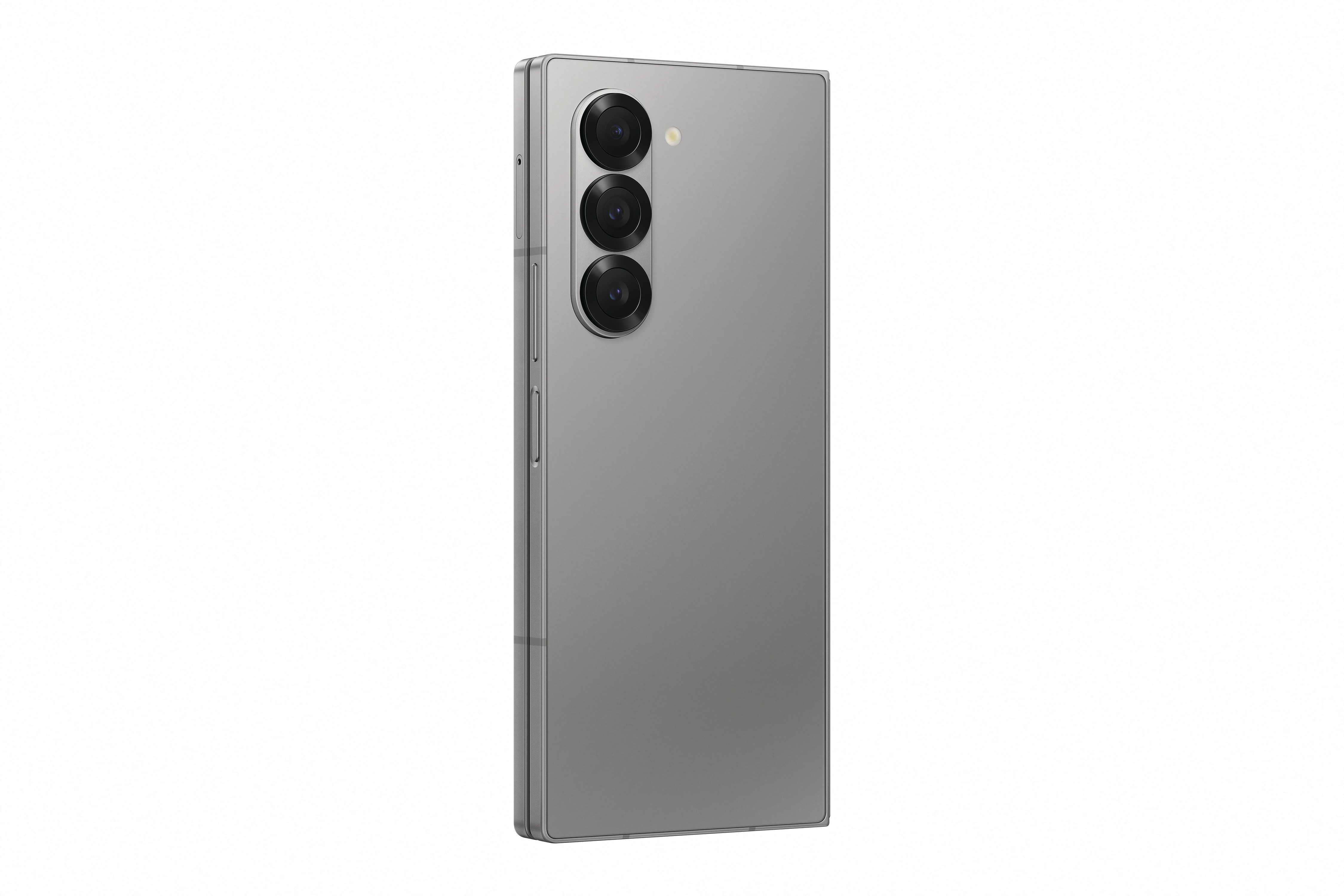 Ein rechteckiges Telefon, silberfarben, mit drei Rückkameras.