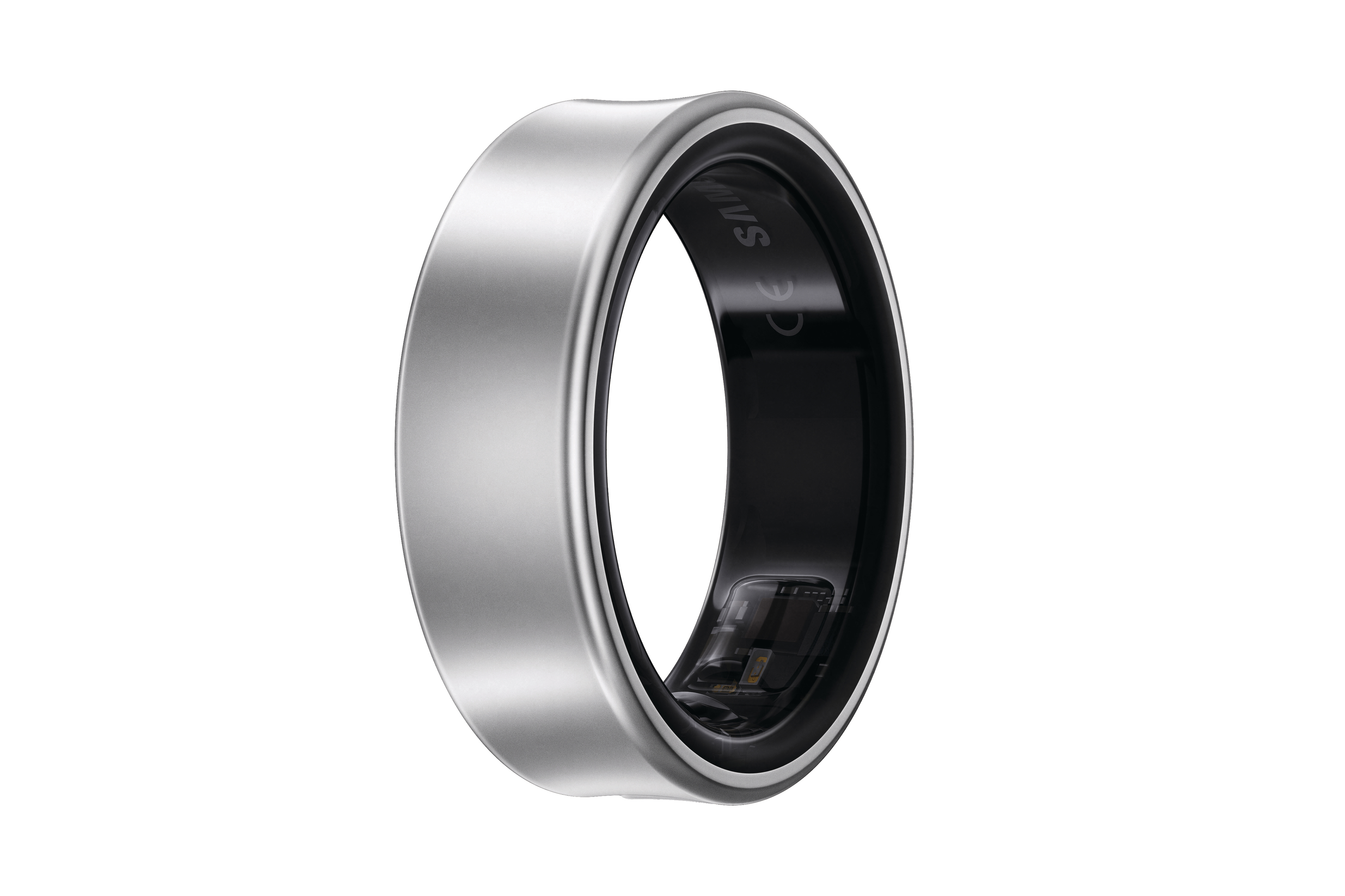 Silberner Smart Ring mit schwarzem Innenraum. Weißer Hintergrund.