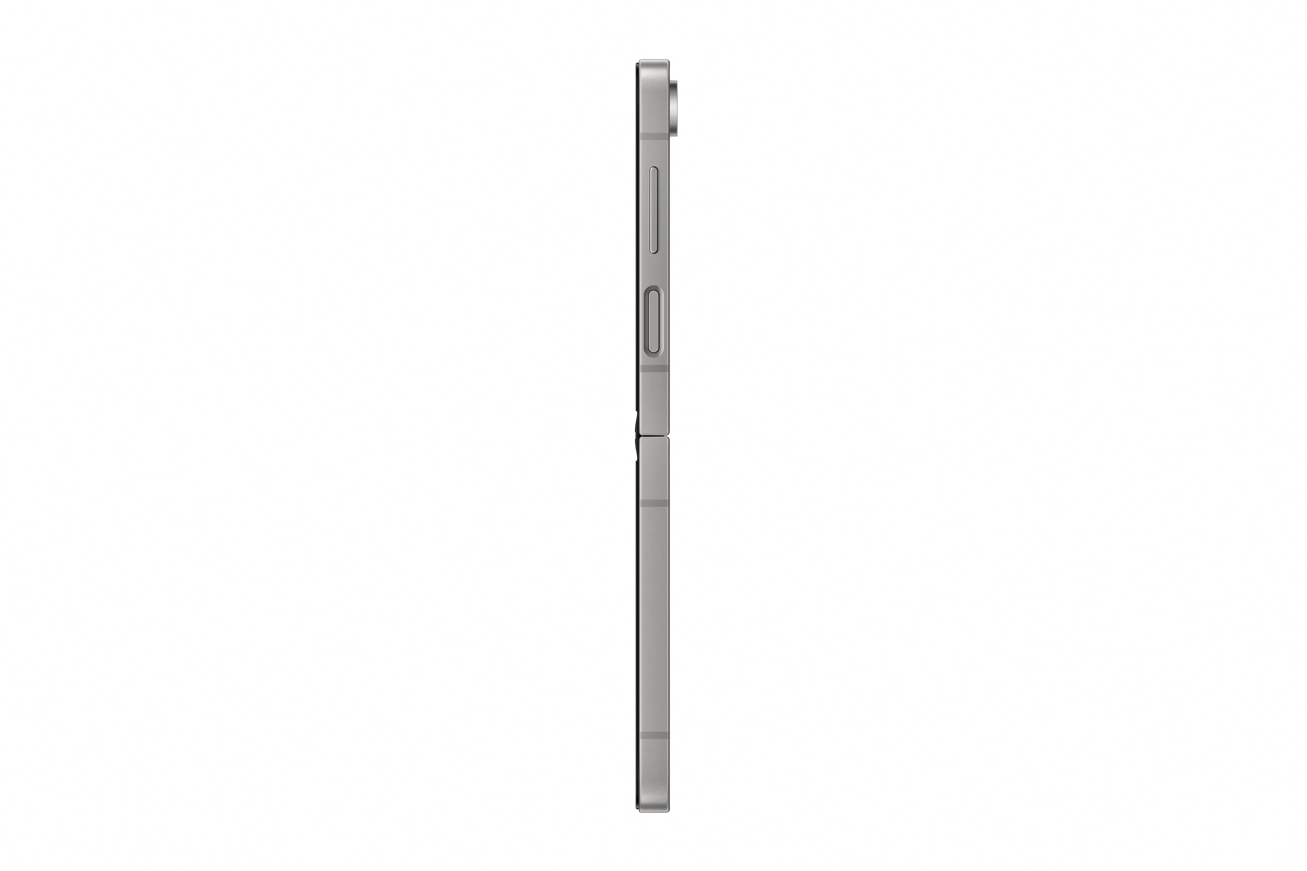 Seitenansicht eines grauen Samsung Galaxy Z Flip6, teilweise geöffnet.