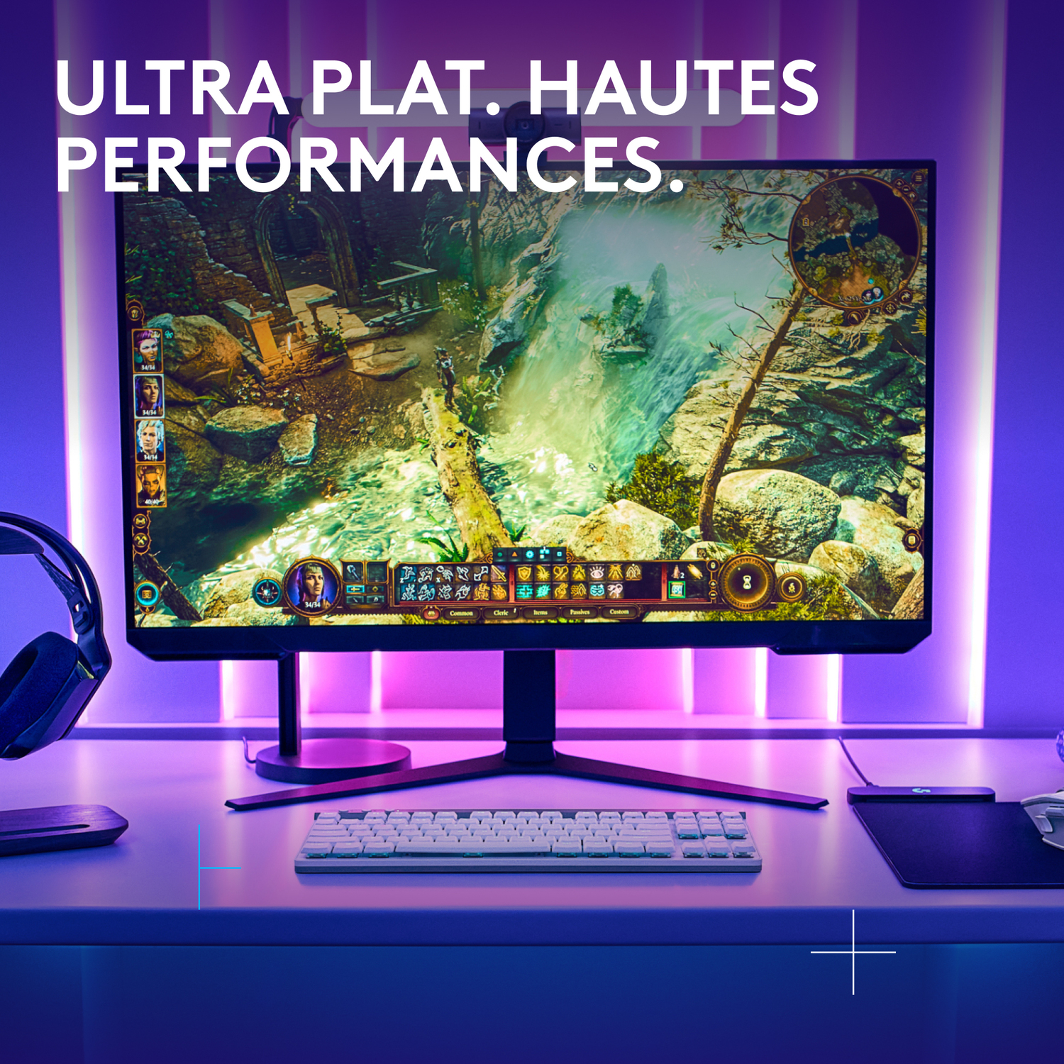 Une configuration de jeu avec un moniteur, un clavier, une souris et un éclairage violet.