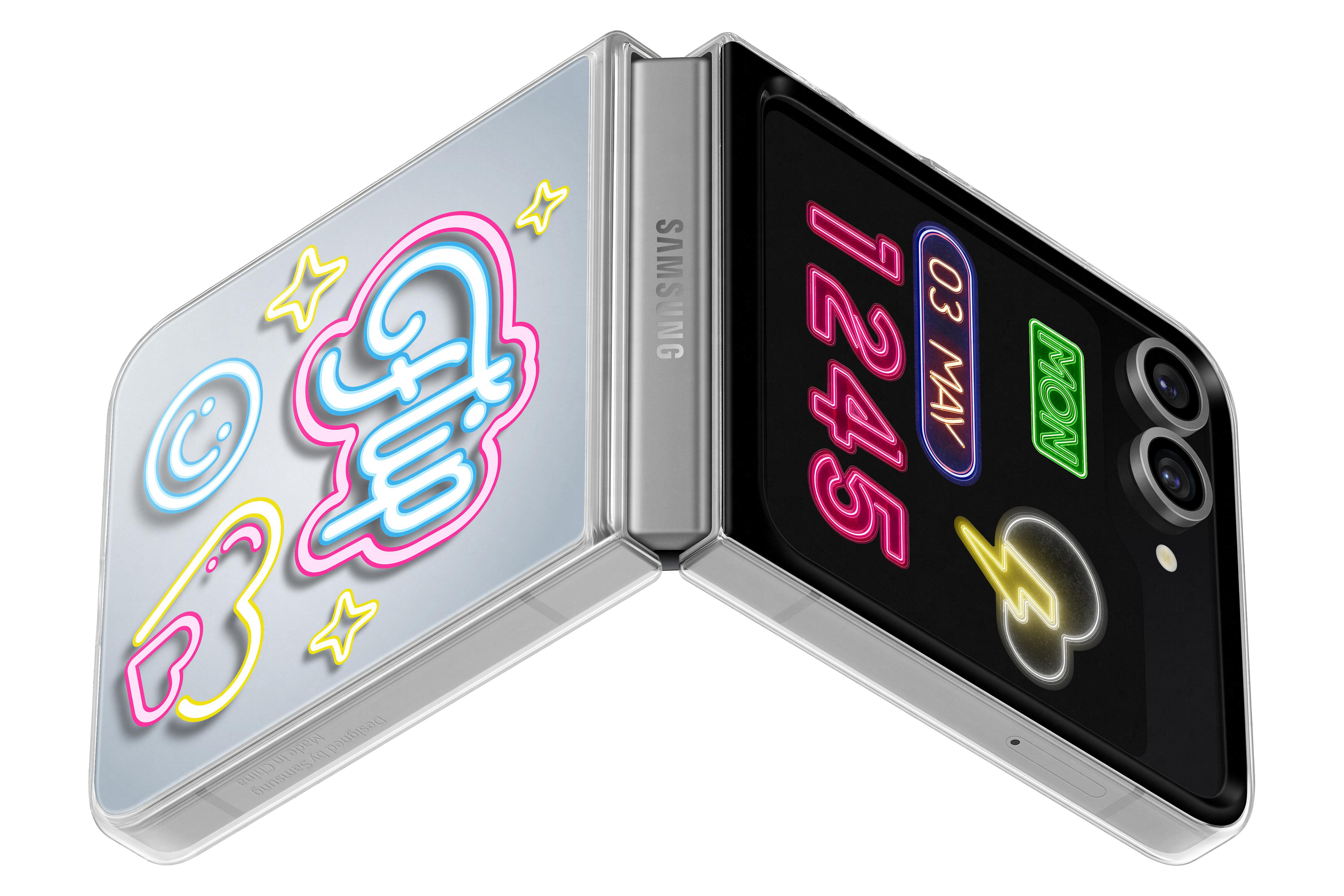 Ein silbernes Telefon mit Hülle, geöffnet, zeigt ein Neon-Design auf dem Bildschirm.