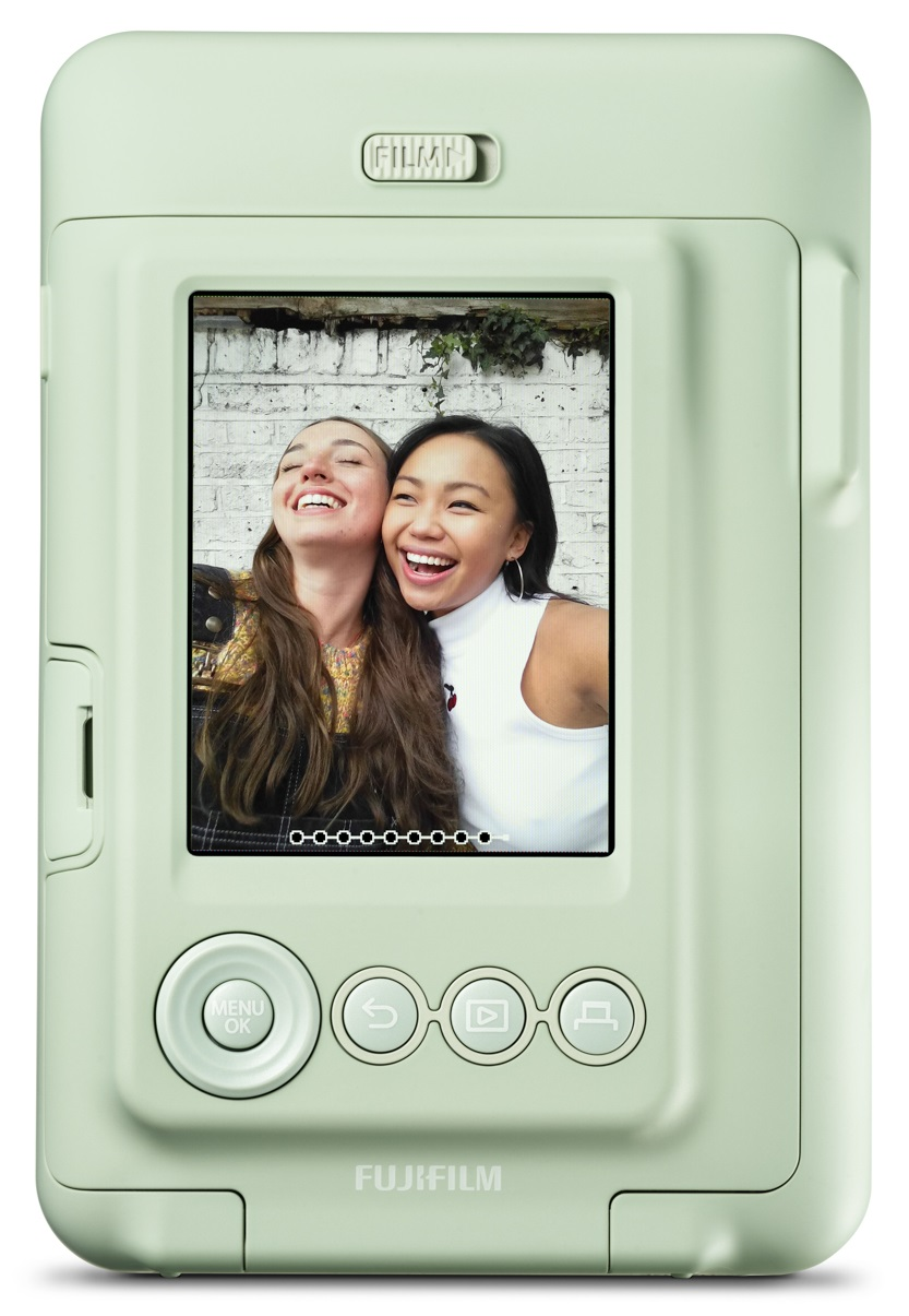 Aparat natychmiastowy z wyświetlaczem pokazującym dwie uśmiechnięte kobiety na zdjęciu.