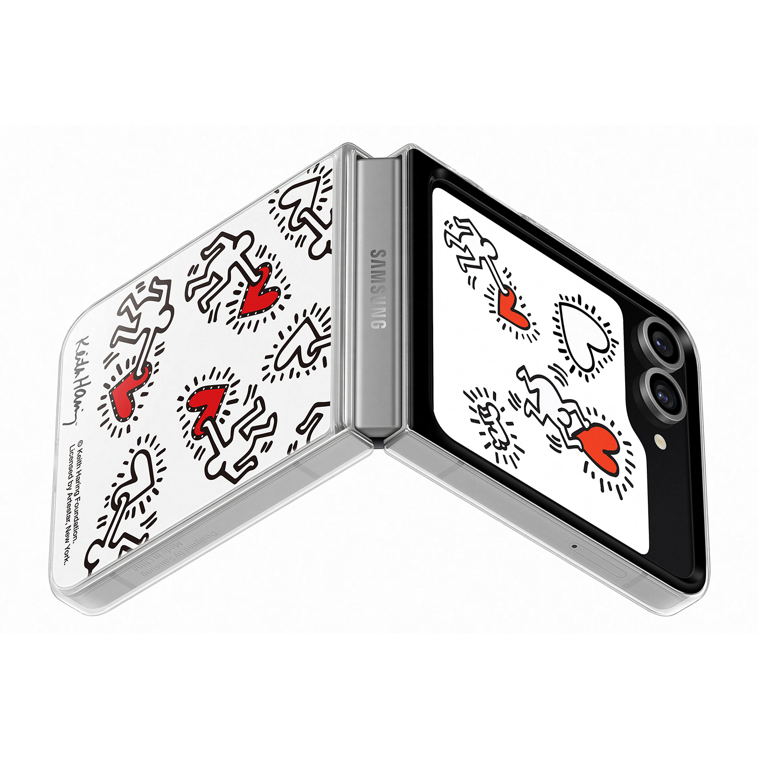 Teléfono plegable abierto, blanco con arte de Keith Haring. Contornos negros de figuras y corazones, corazones rojos. Logo Samsung.