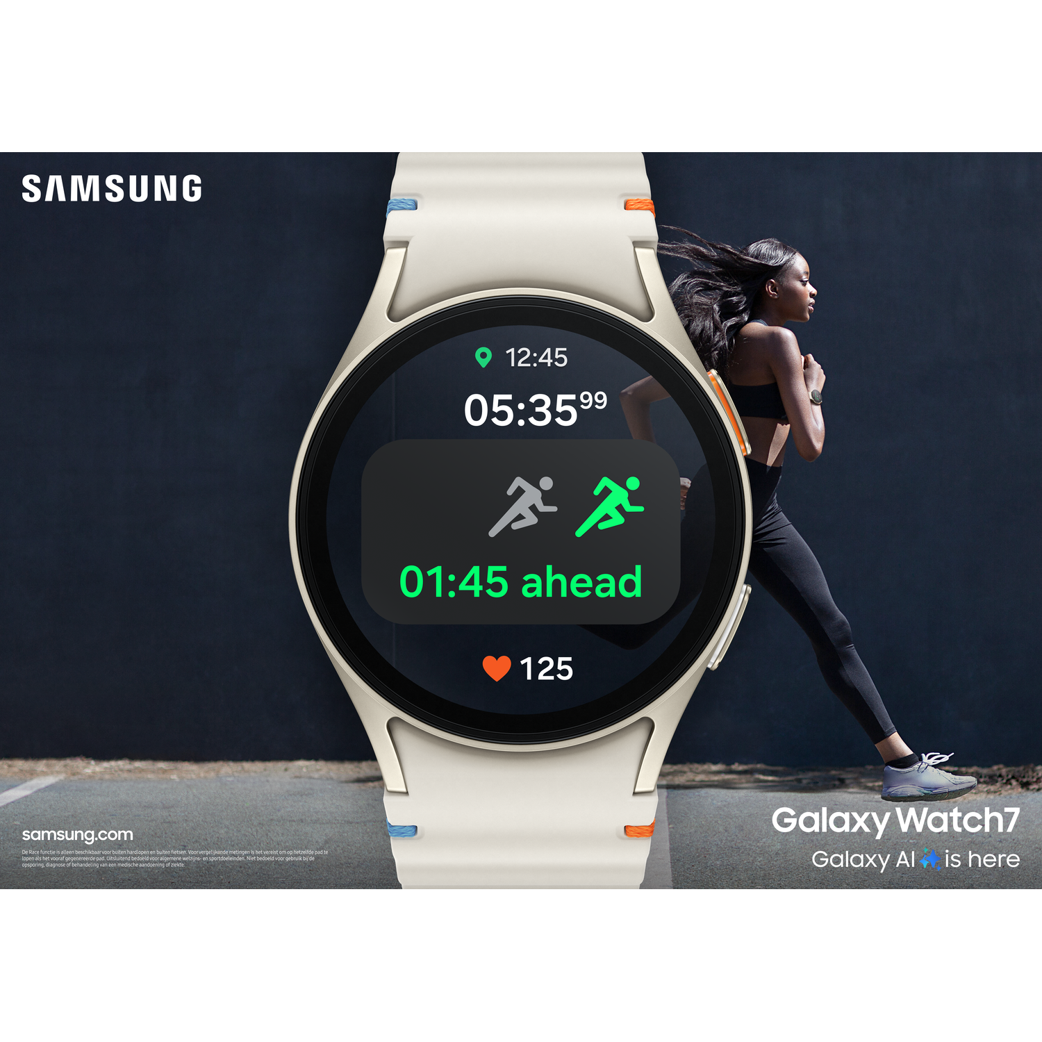 Galaxy Watch7, vrouw aan het hardlopen, zwarte achtergrond, en de horloge toont tijd en hartslag.