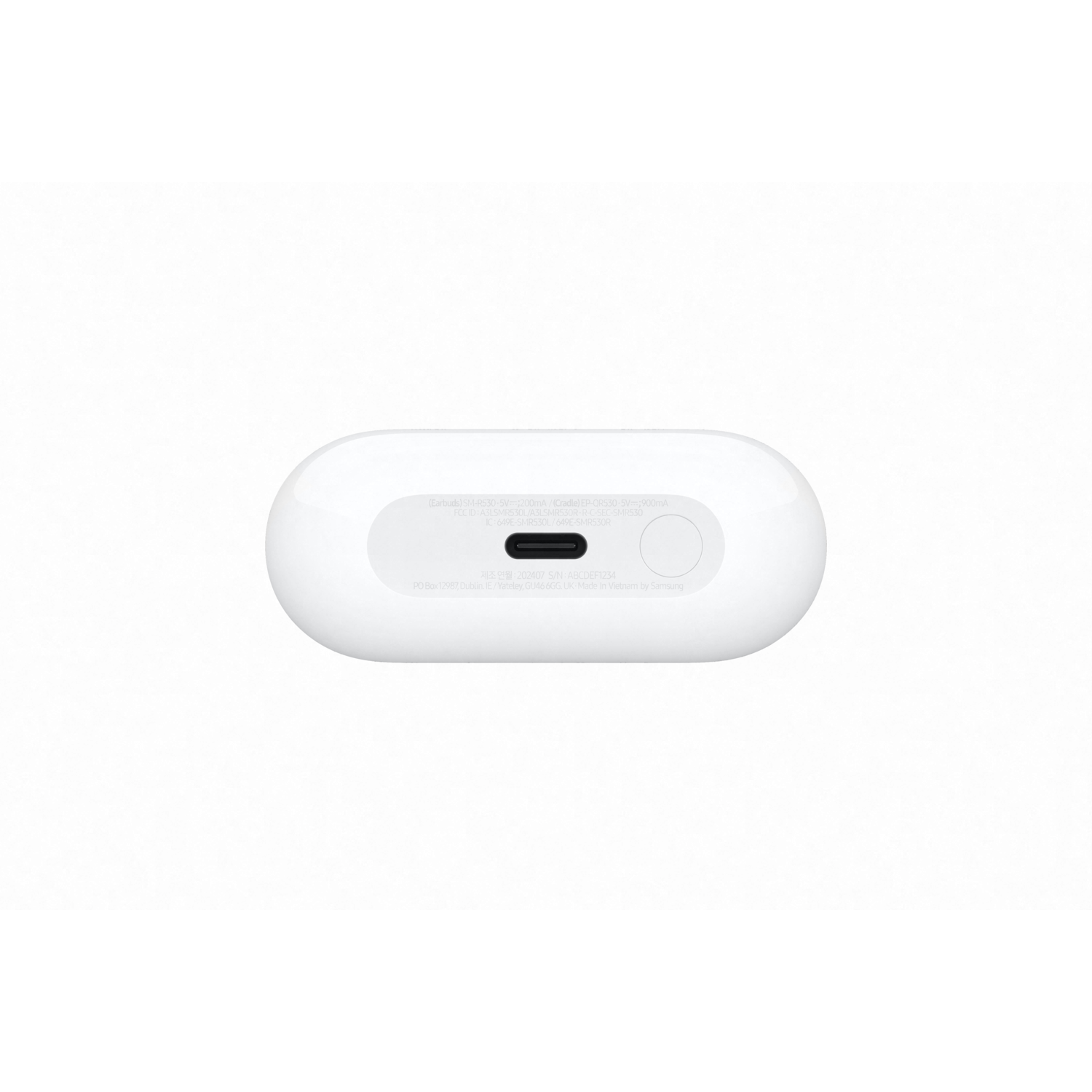 Een witte oplaadcase voor oordopjes, met tekst en details aan de onderkant.