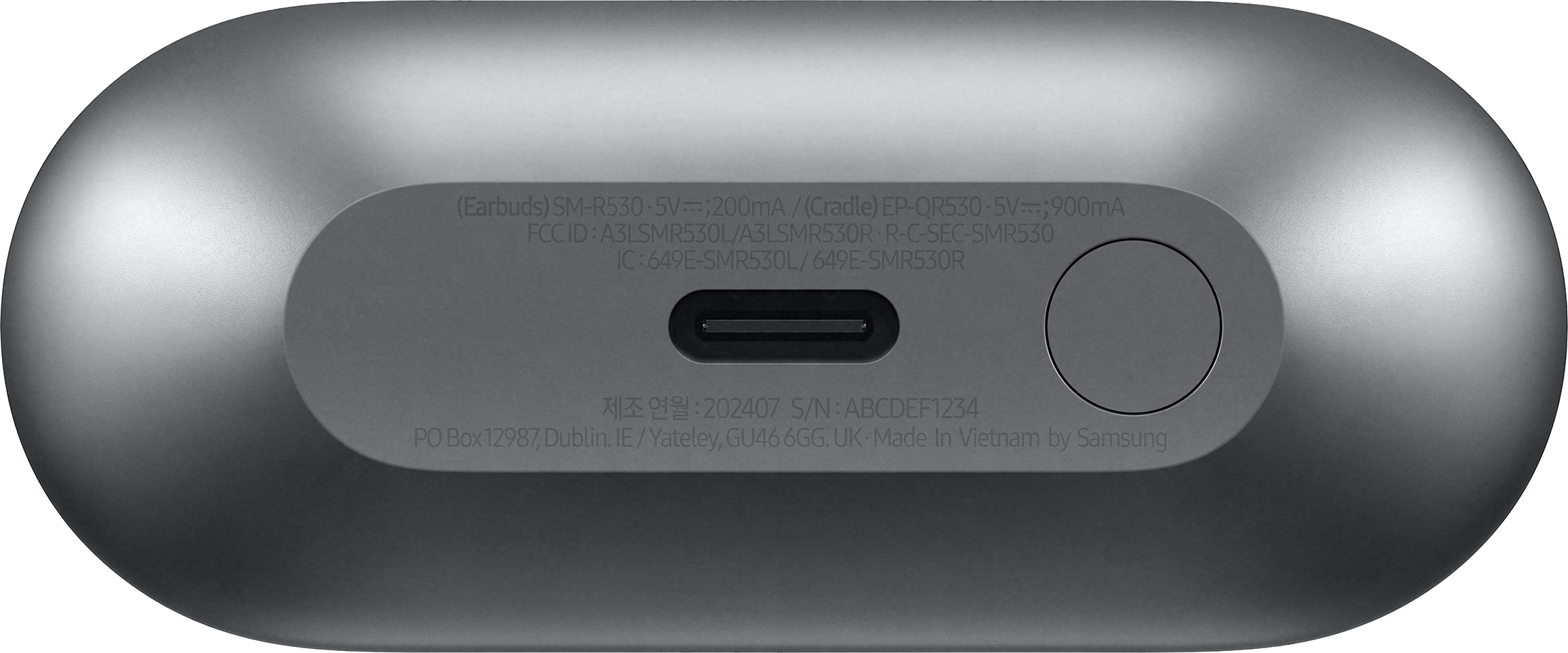 Étui de chargement argenté pour écouteurs, montrant le port USB-C et les informations du produit.