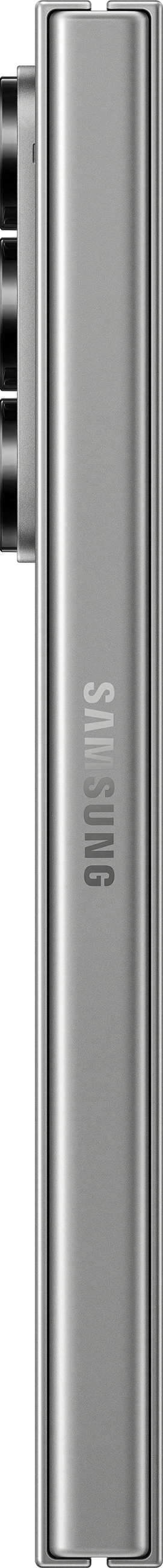 Un telefono argentato con il logo Samsung in verticale.