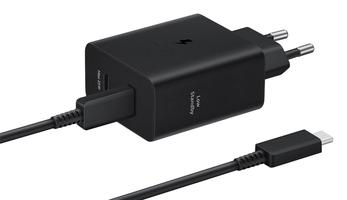 Czarna ładowarka Samsung z kablem i złączem USB-C.