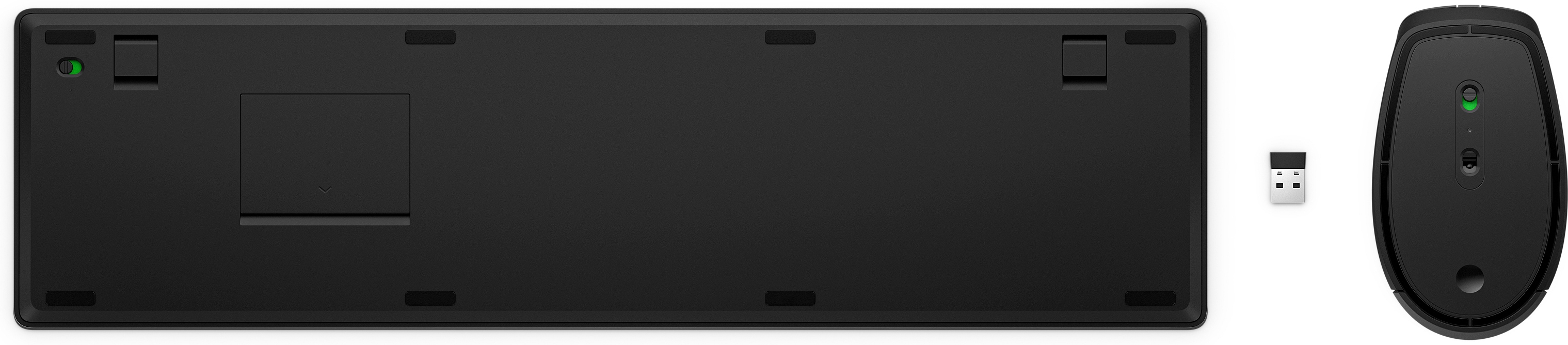 Unteransicht, schwarze Tastatur und Maus. Drahtloser Adapter und Batteriefach sichtbar.