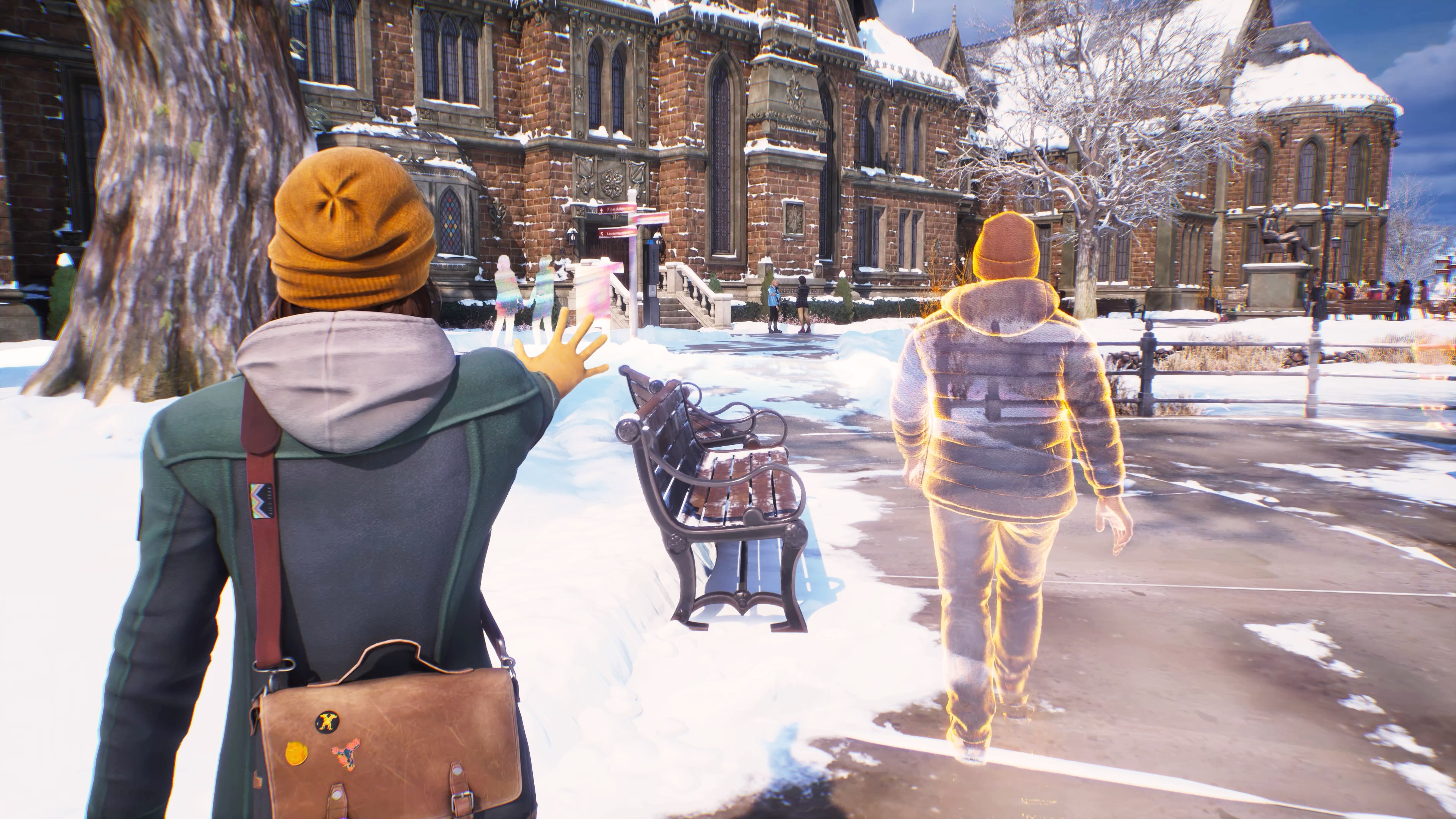 Una persona si protende verso una figura luminosa in una scena innevata.