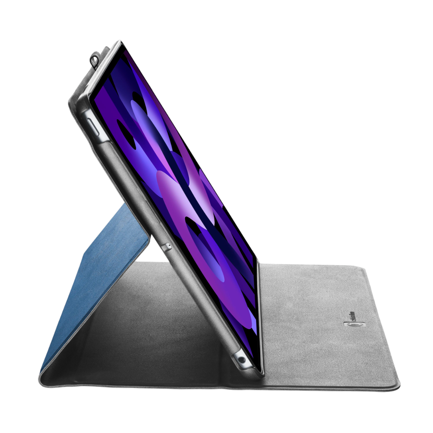 Tablet in een grijze en blauwe hoes, schuin open, tegen een zwarte achtergrond.