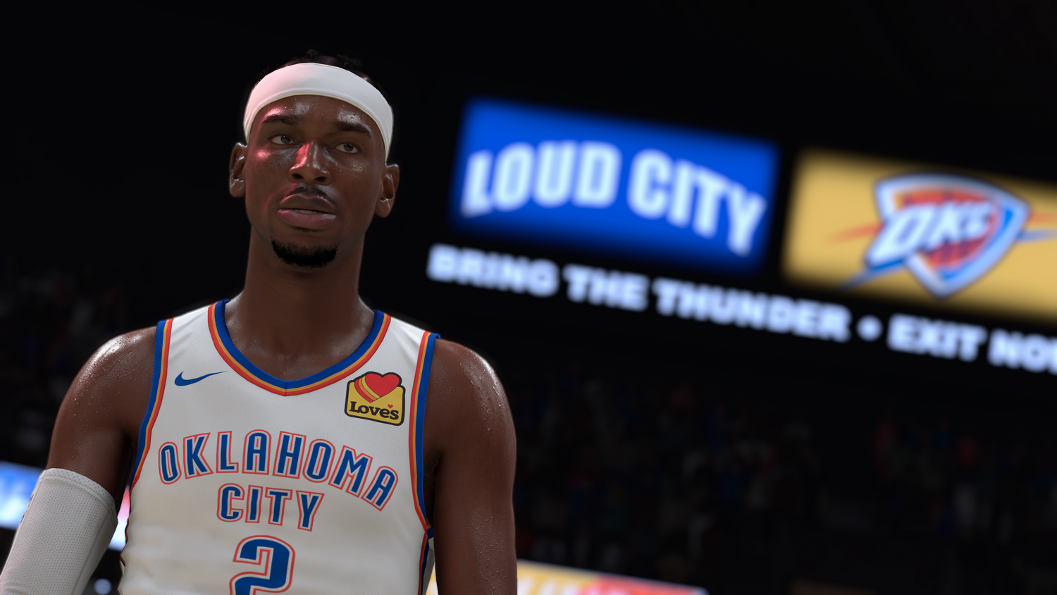 Jugador de baloncesto con camiseta azul con 'Oklahoma City'. Fondo: estadio.