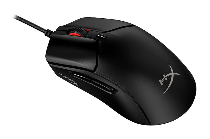Czarna mysz gamingowa z czerwonym kółkiem przewijania i logo HyperX. Na białym tle.