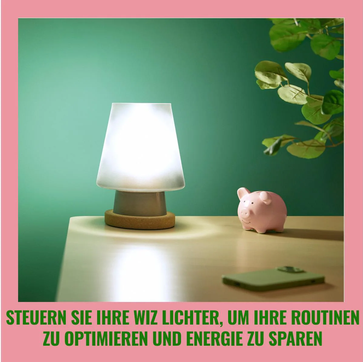 Une lampe brillante sur une table avec une tirelire et un téléphone, avec du texte en allemand.