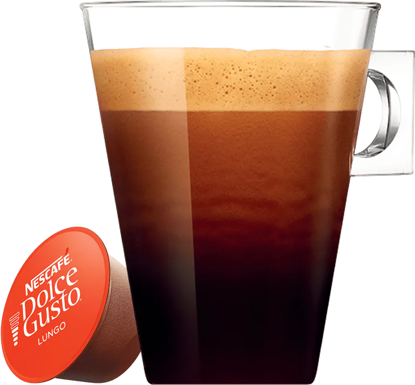 Un grand verre de café avec de la mousse. Une capsule de café rouge est à gauche. Le fond est noir.