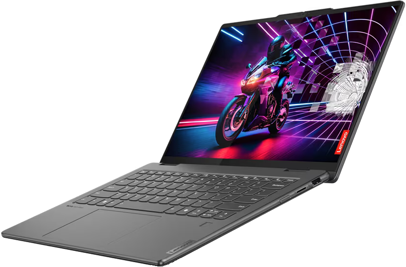 Egy laptop egy motoros jelenetet mutató képernyővel. A laptop nyitva van az asztalon.