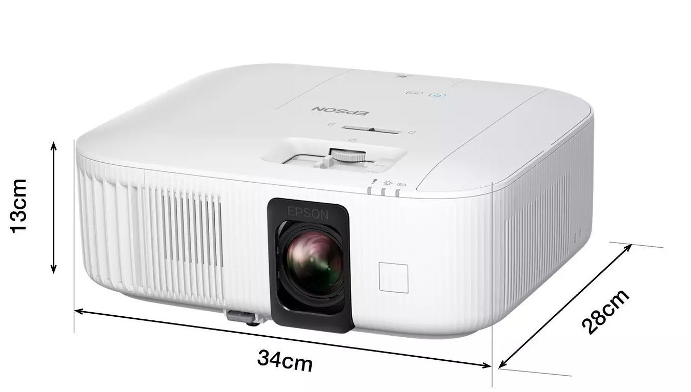 Biały projektor Epson z wymiarami. Widoczny obiektyw i otwory wentylacyjne.
