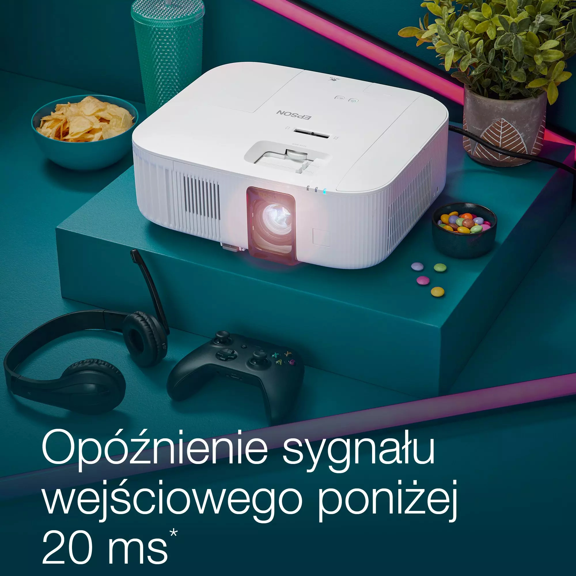 Zbliżenie jasnoniebieskich słuchawek na czarnym tle.