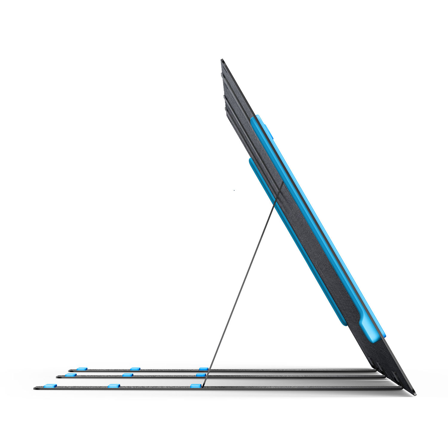 Un supporto per tablet in vista laterale, con un tablet all'interno. Il supporto è nero e blu.