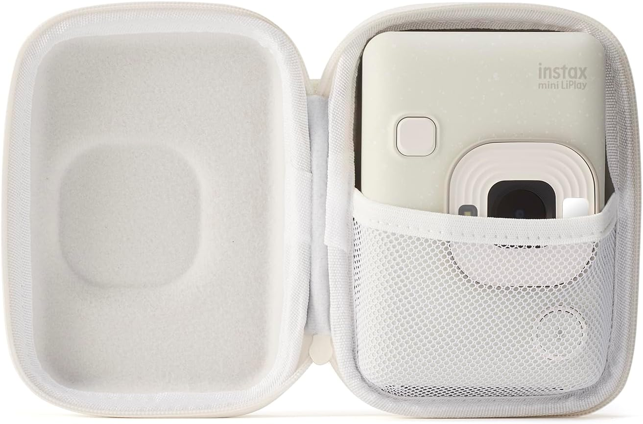 Una cámara Instax Mini LiPlay blanca en su estuche, abierta para mostrarla.