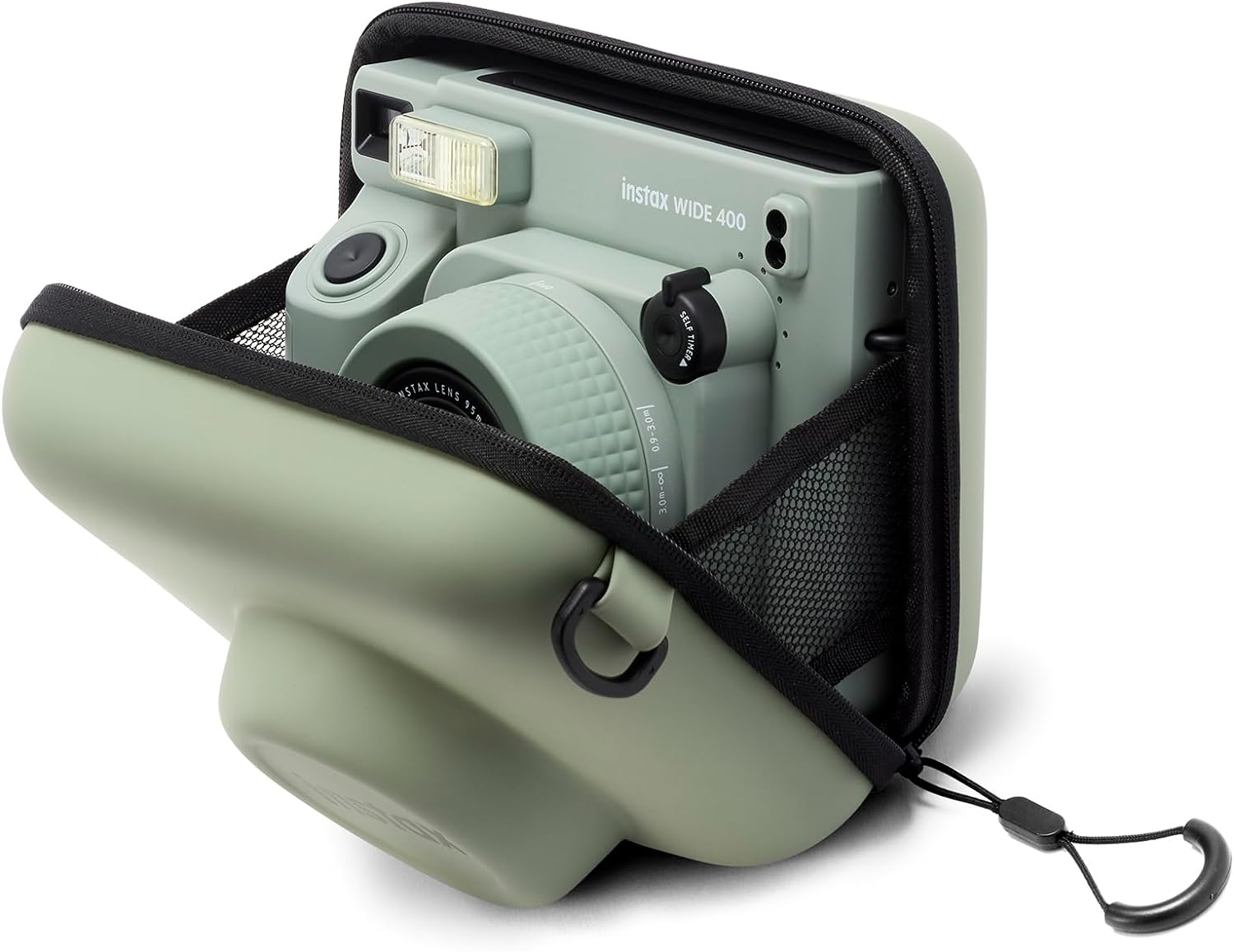 Cámara verde Instax Wide 400 dentro de una funda. La funda está abierta.