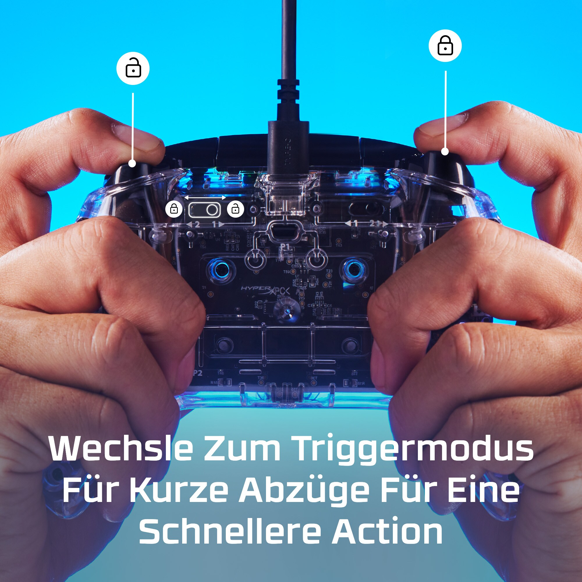 Hände halten einen Gaming-Controller mit deutschem Text.