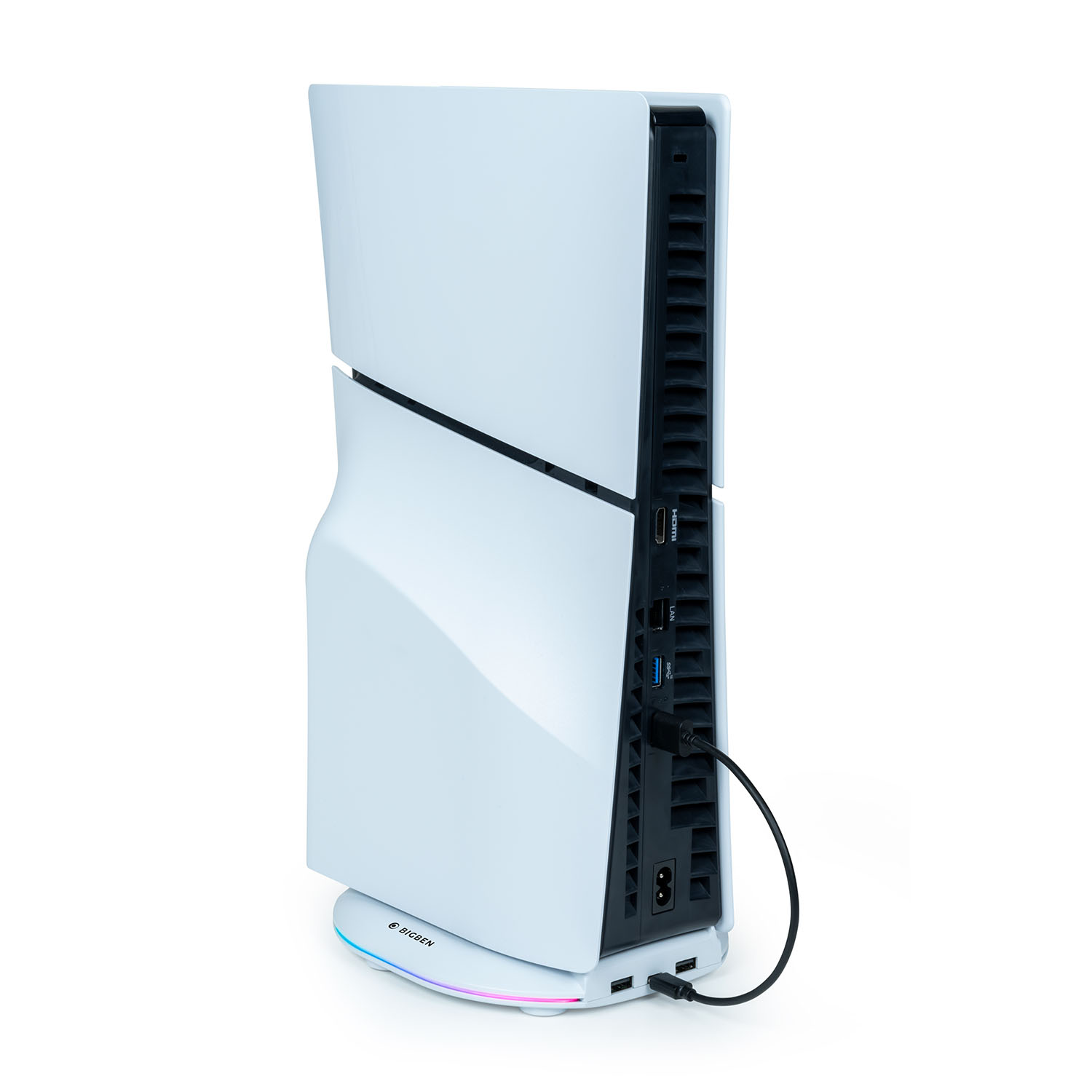 Console PlayStation 5 in piedi.