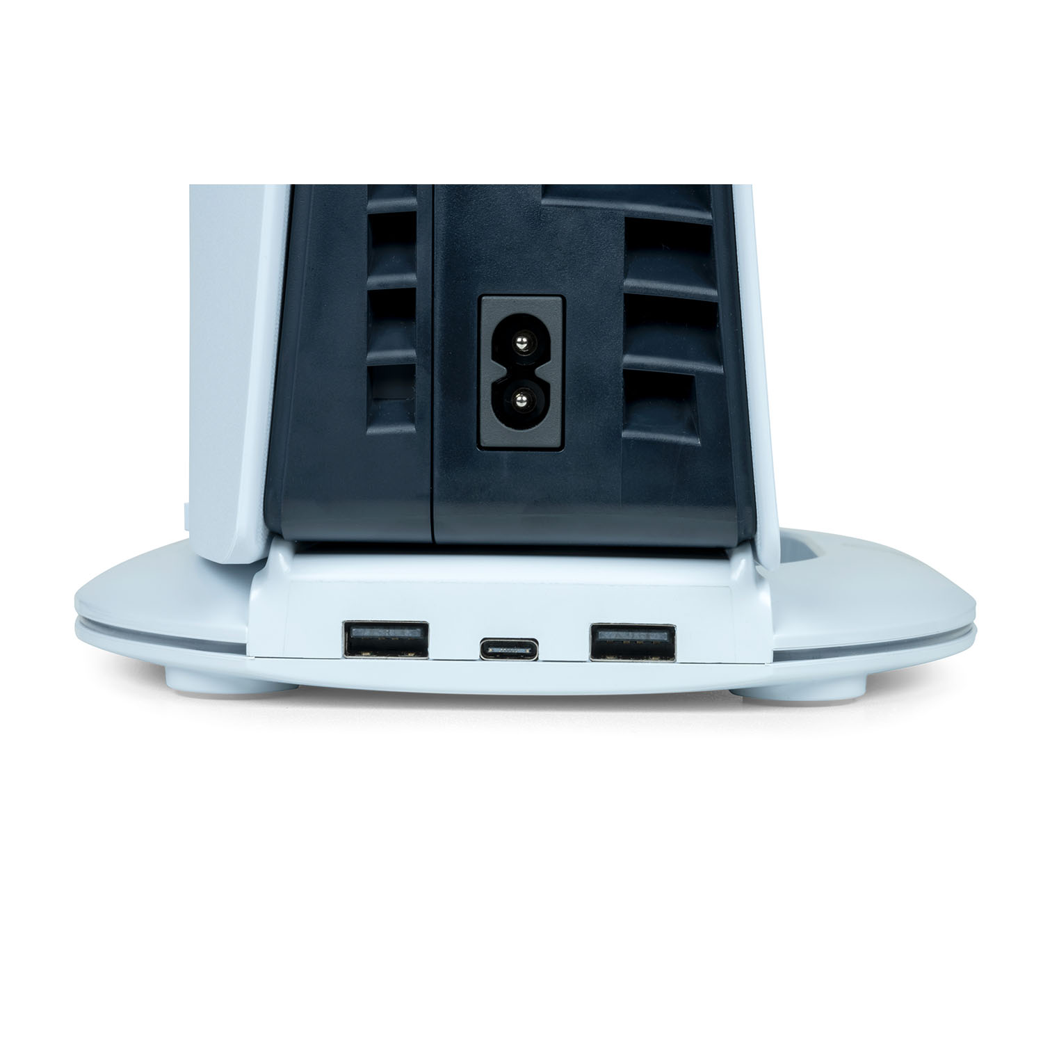 Retro di un supporto per console bianco e nero con porta di alimentazione e porte USB.