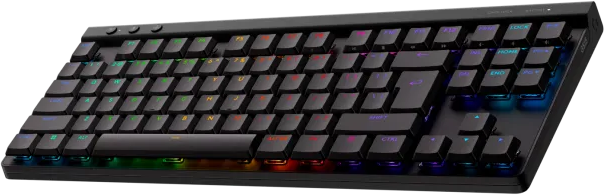 Fekete gamer billentyűzet, RGB világítás. Billentyűk láthatók, szögből. Modern dizájn.