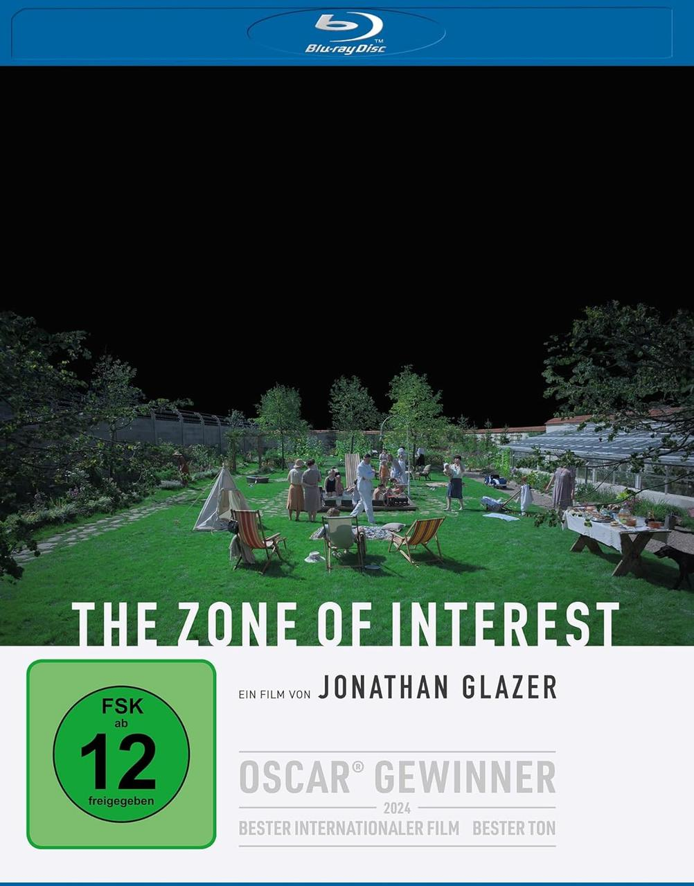 DVD-Cover für The Zone of Interest, zeigt eine Gartenszene mit Menschen.