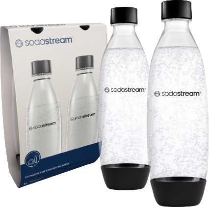Két SodaStream palack, egy dobozban, egymás mellett. A palackok átlátszóak, fekete kupakkal.