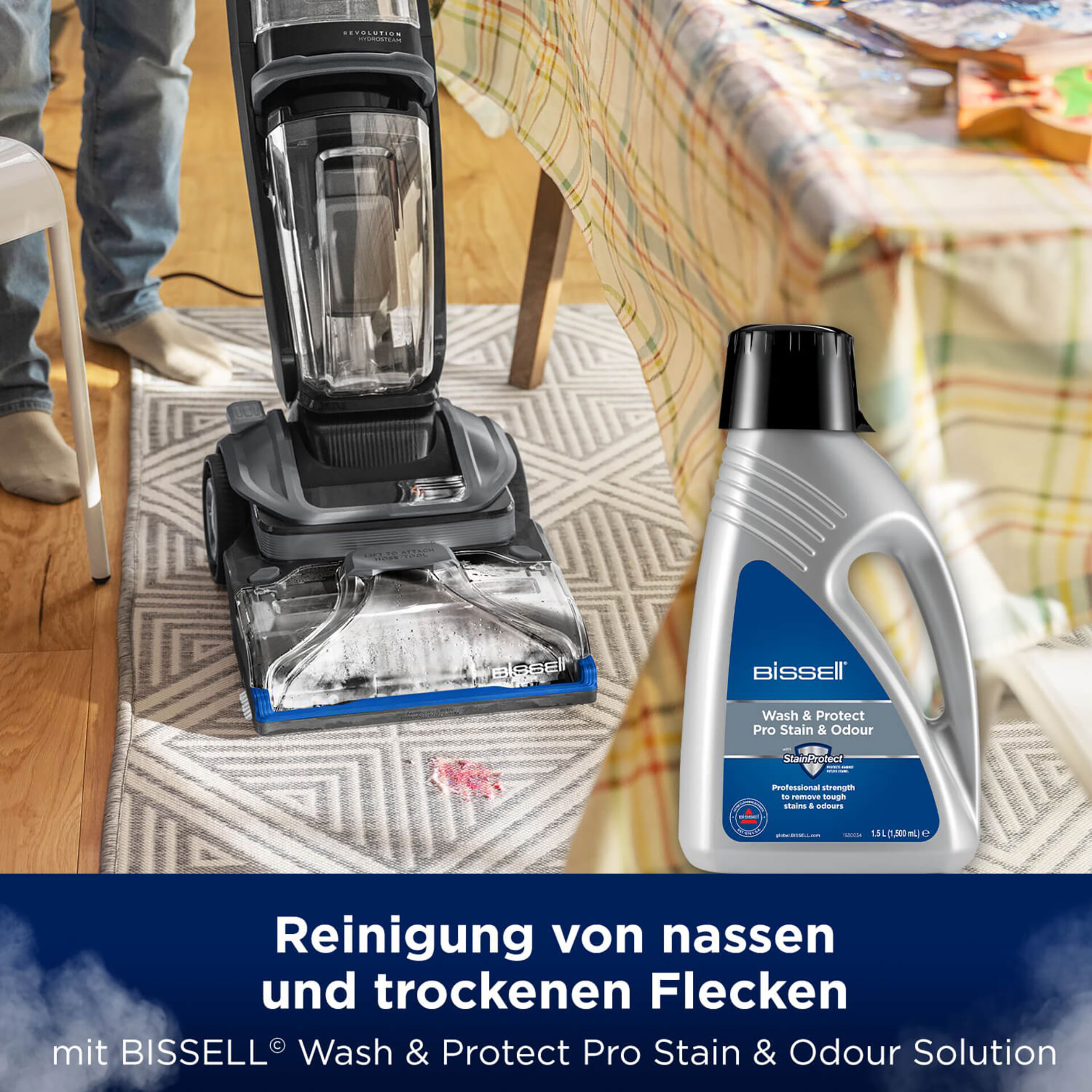 Bodenreiniger und Reinigungsflasche auf Teppich mit Flecken.