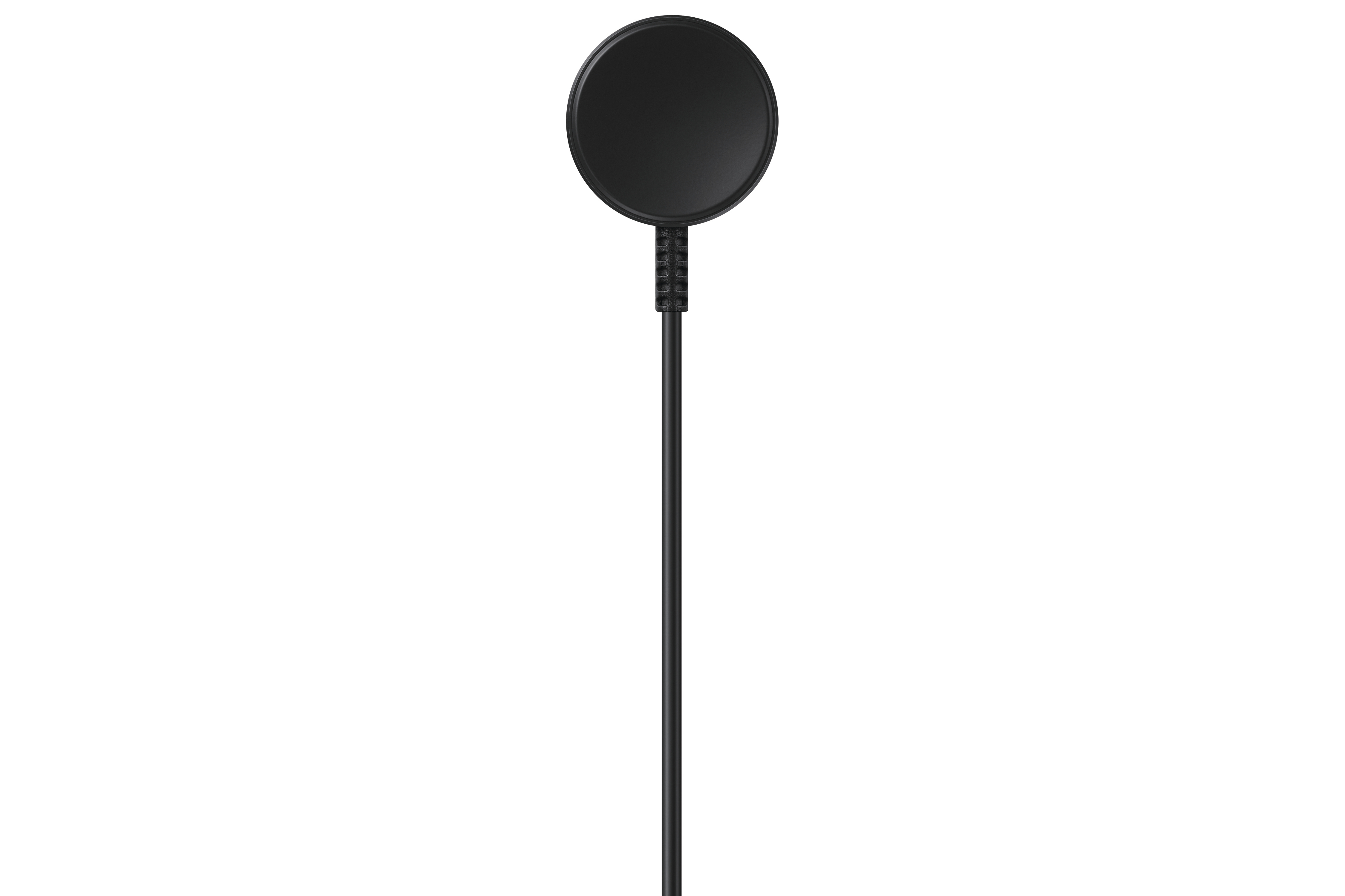 Ein schwarzes, kreisförmiges Ladepad mit langem, schwarzem Kabel, auf weißem Hintergrund.