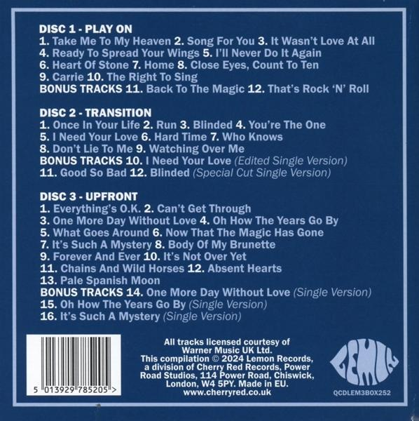 CD-Albumcover mit Titellisten für drei Discs. Das Cover ist eine Mischung aus Text und farbigen Grafiken.