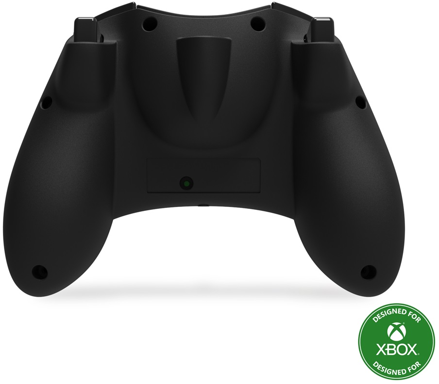 Fekete Xbox kontroller hátulja, gombokkal és zöld jelzőfénnyel.