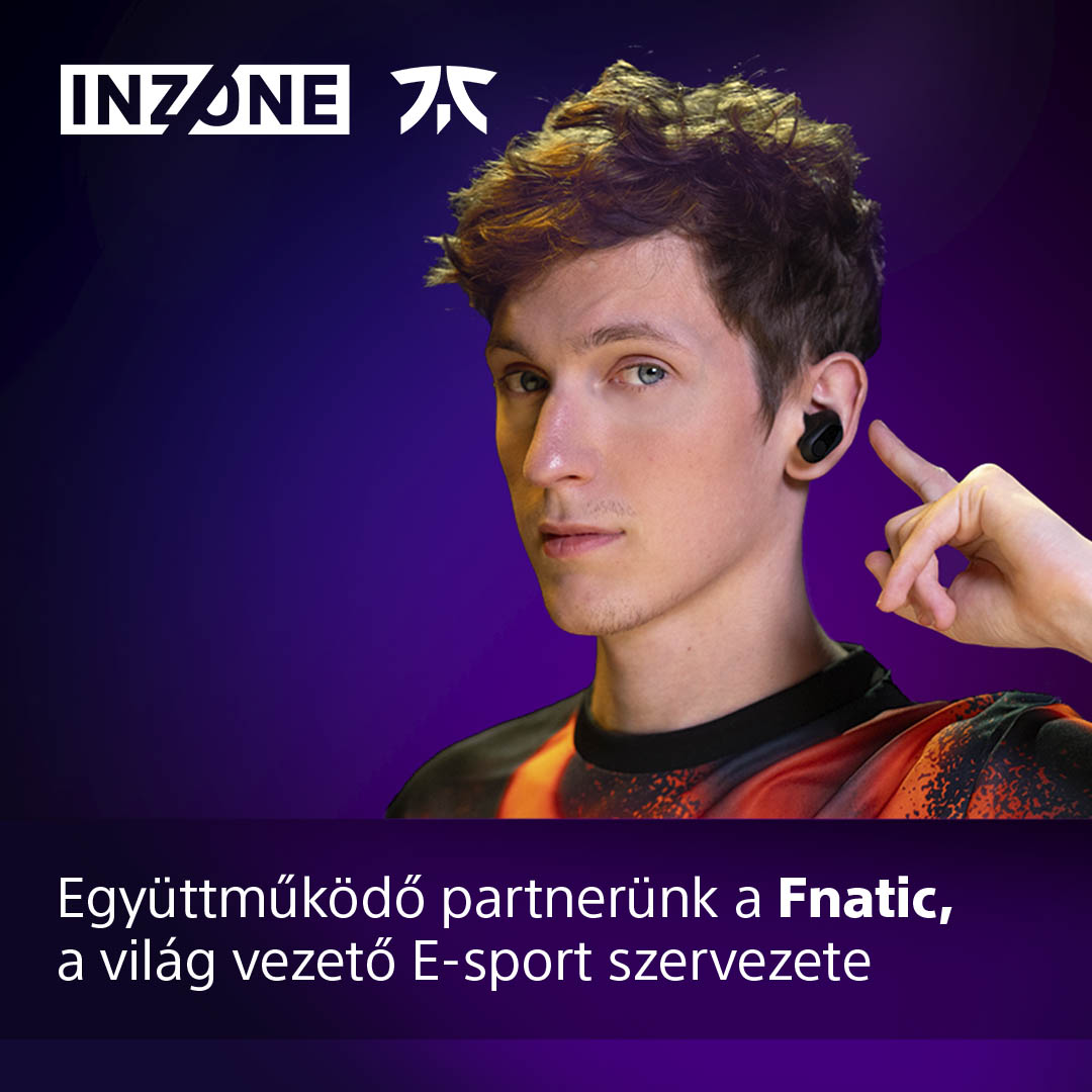 Férfi fülhallgatóval, INZONE logóval és szimbólummal. A háttér lila és kék.