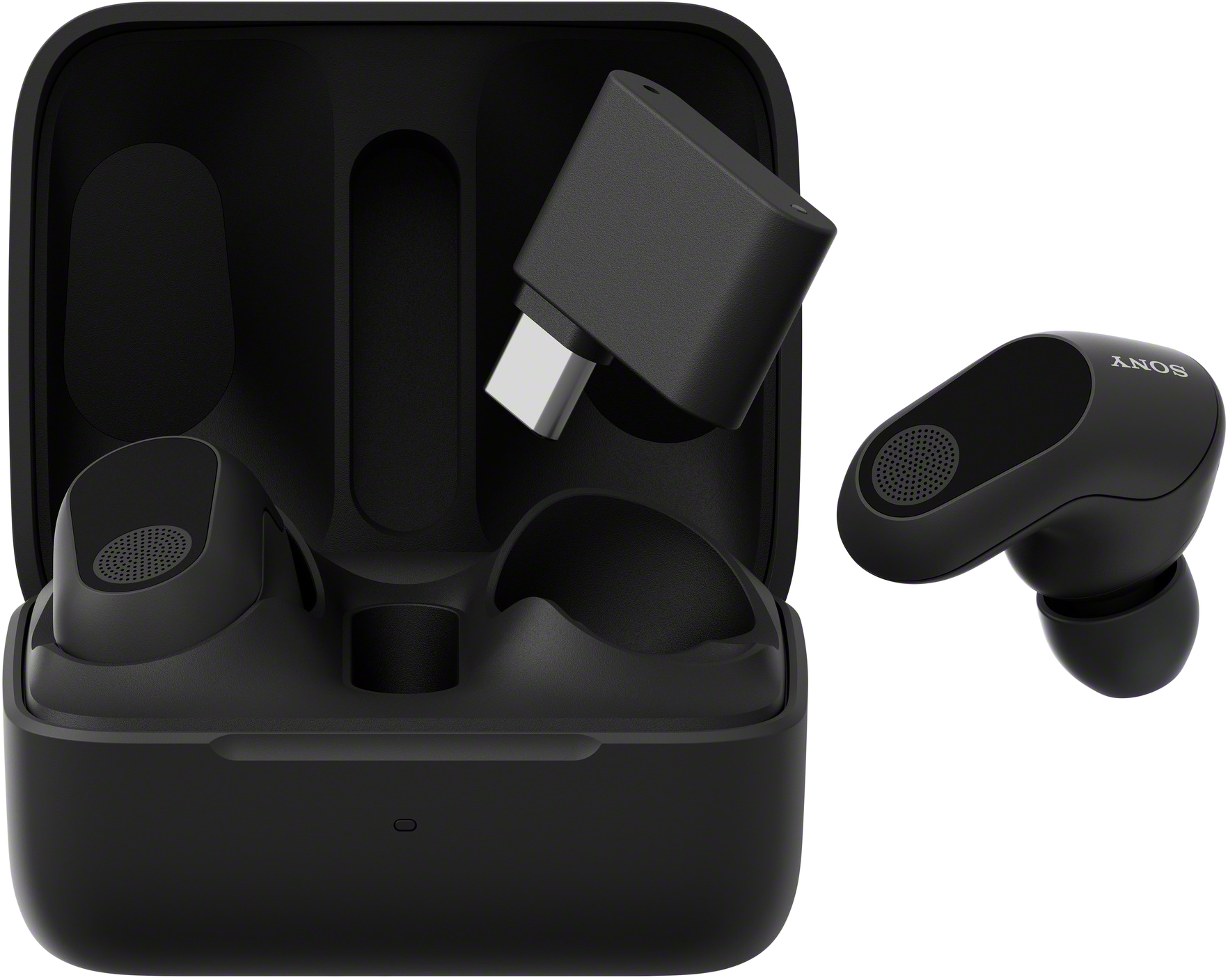 Fekete Sony fülhallgató töltőtokkal és USB-C adapterrel. Egy fülhallgató külön van. A tok nyitva van.