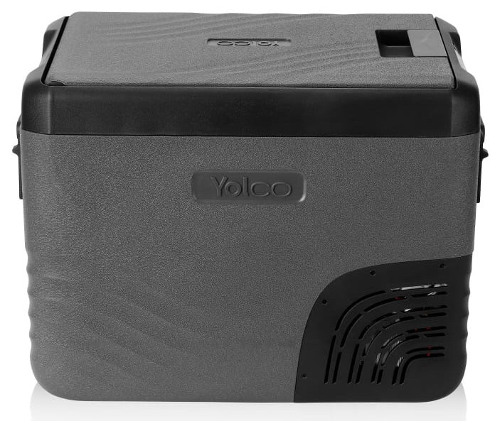 Szara chłodziarka Yolco. Ma czarną pokrywę i czarną część na dole z otworami wentylacyjnymi. Logo jest widoczne.