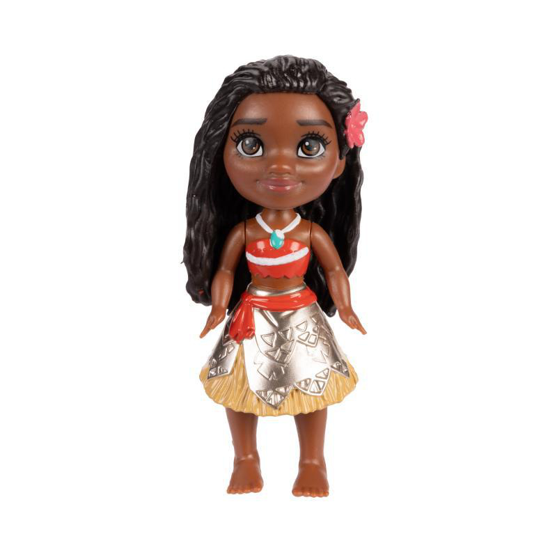 Moana-Puppe mit schwarzen Haaren, trägt ein rotes und goldenes Outfit, vor weißem Hintergrund.