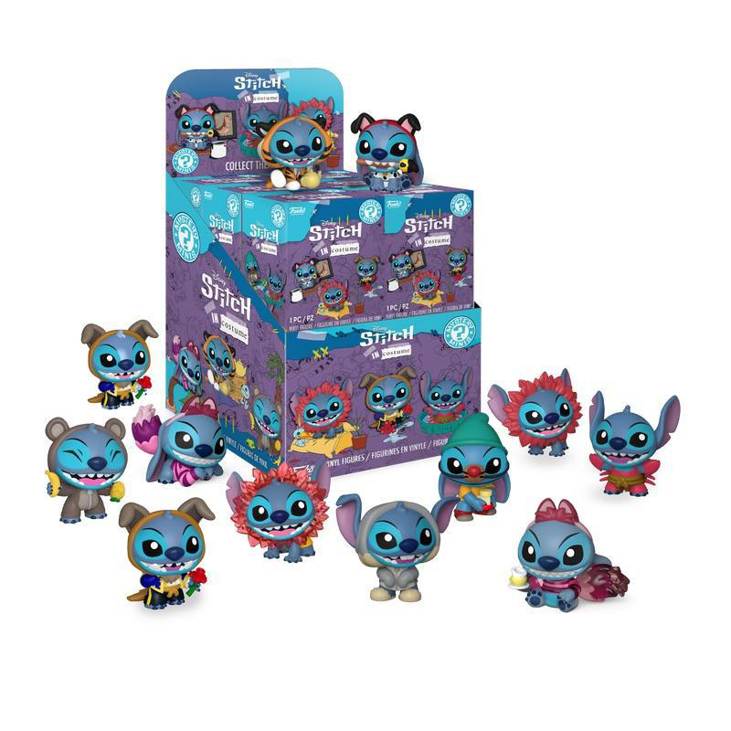 Funko Pop Figuren von Stitch in Kostümen, mit Boxen im Hintergrund.