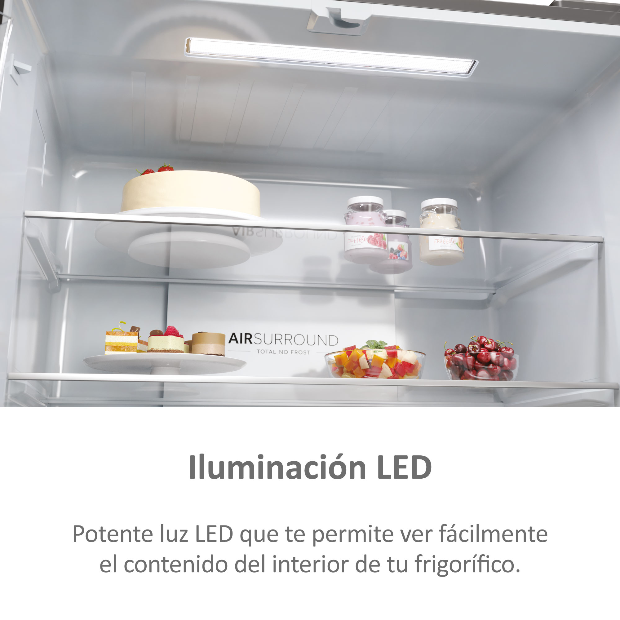 Interior de refrigerador con pasteles, frutas e iluminación LED.
